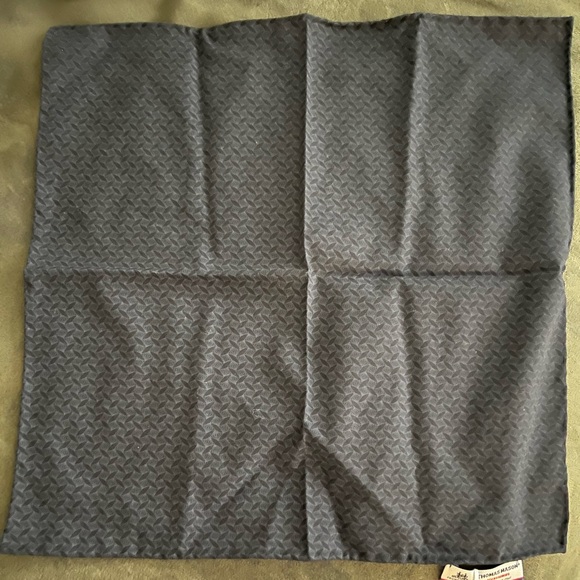Navy Blue Thomas Mason pocket Square - Picture 4 of 4